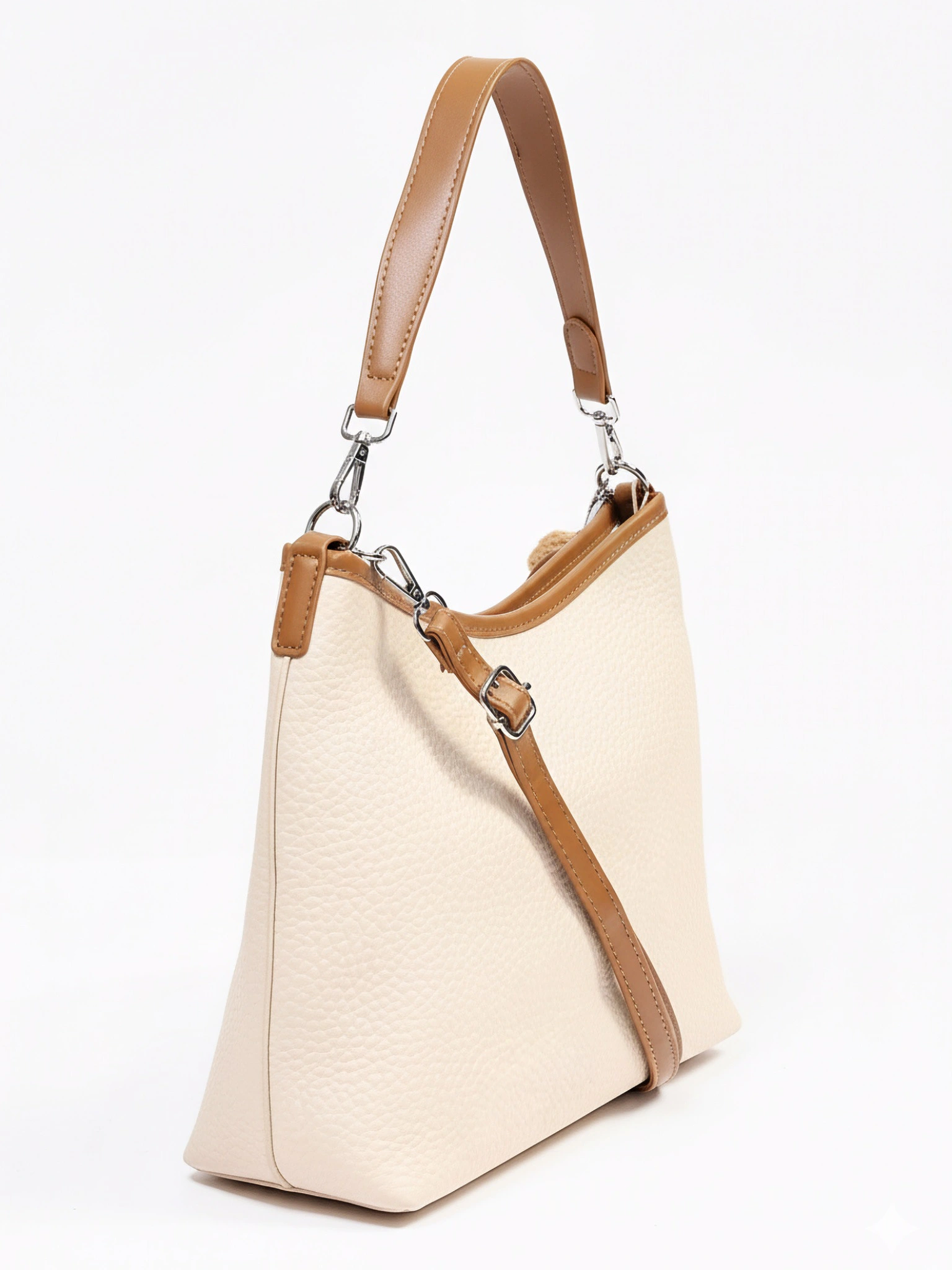 Сумка-кроссбоди  с декоративным брелком в ассортименте